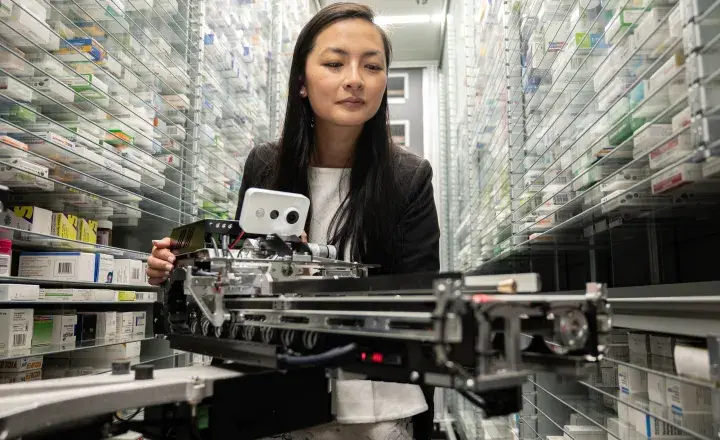 Sarah Dinh Pharmacy Robot