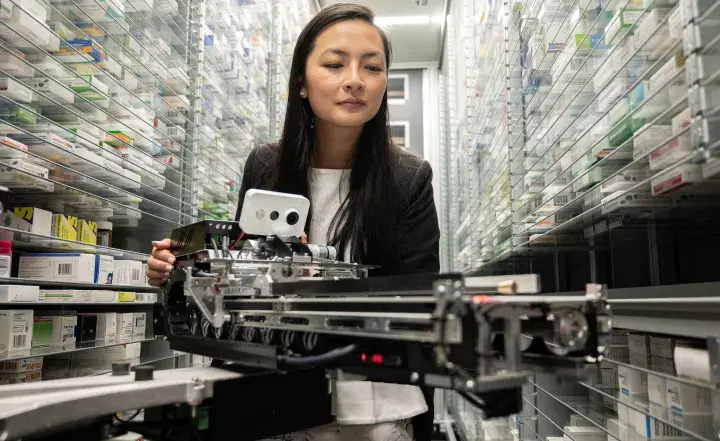 Sarah Dinh Pharmacy Robot